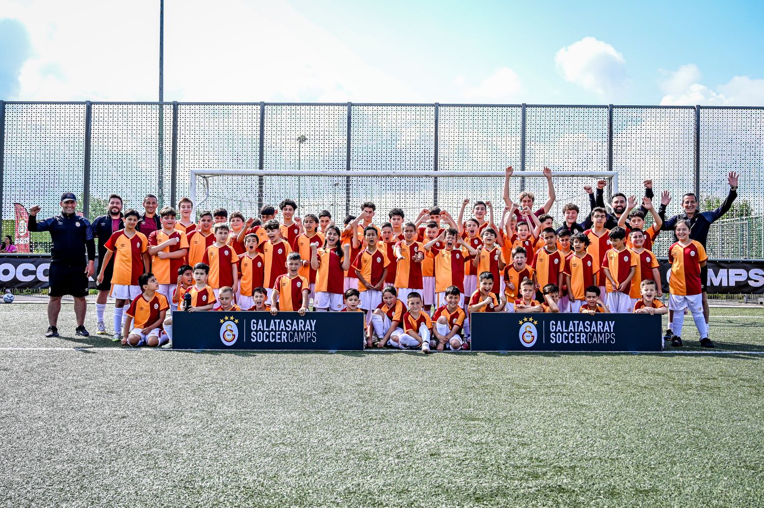 Galatasaray komt in de zomervakantie naar s.v. Parkhout!