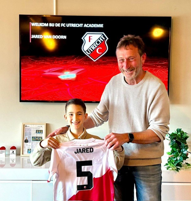 sv Parkhout-talent Jared van Doorn tekent zijn eerste jeugdcontract bij FC Utrecht