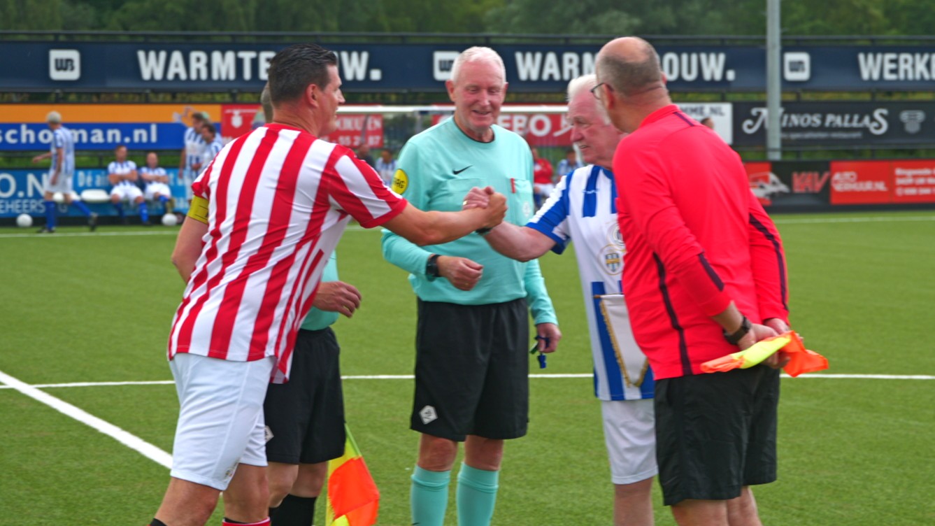Jubileum wedstrijd 100 jaar voetbal in Nieuwegein